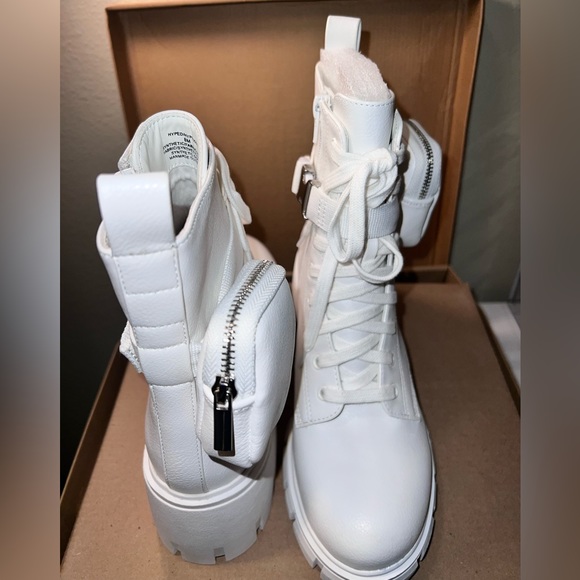 Steve Madden Hyped White Boots NWT!! - Picture 3 of 5